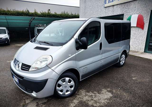 Renault Trafic Passenger 9 Posti