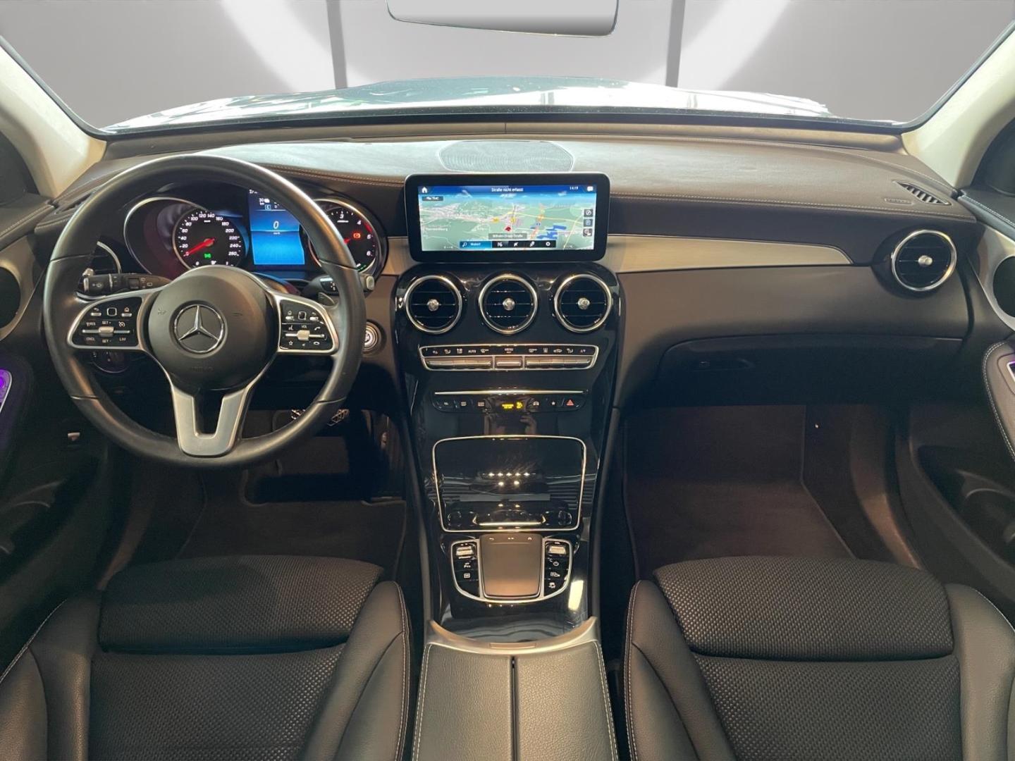 MERCEDES-BENZ GLC 300e 194CH 4X4 BVA - HAYON ÉLECTRIQUE - VOLANT EN CUIR - ATTELAGE - HUD - CAMÉRA - LED - CARPLAY - 1ERE MAIN