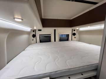 Westfalia Columbus 600 D 350W SOLAR 185Ah LITHIUM  AHK LED