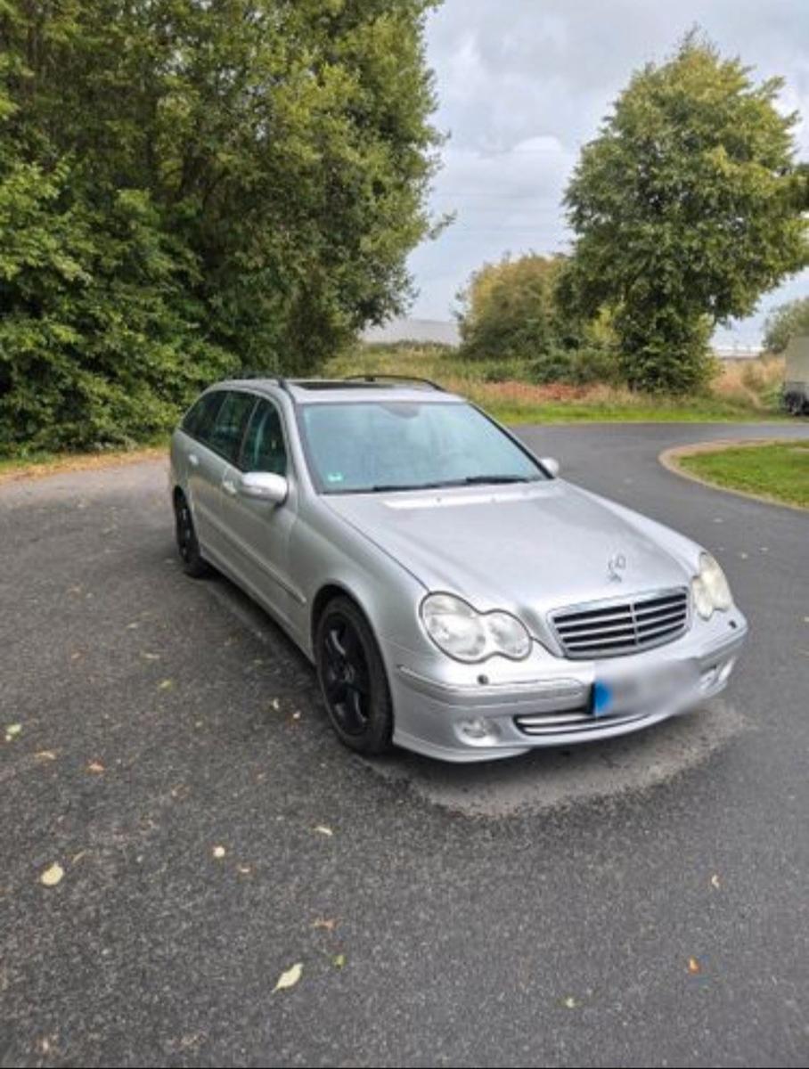 Mercedes-Benz C230 2004 — rear view