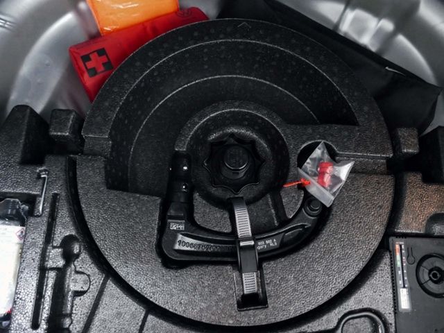 Fahrzeugabbildung Volkswagen T-Roc Style 1.5 TSI DSG | LED RFK AHK ACC