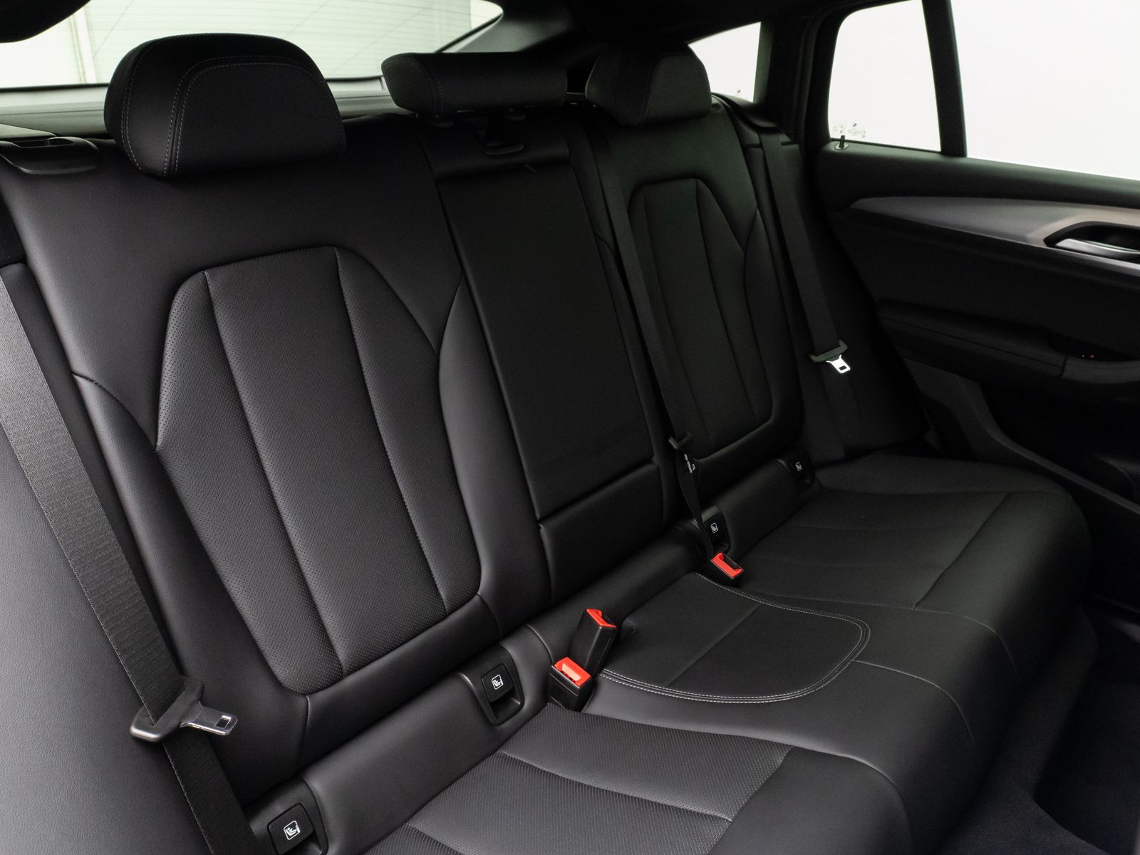 Fahrzeugabbildung BMW X4 xD20d Kamera DAB Lenkrhzg AHK Sport 20Zoll