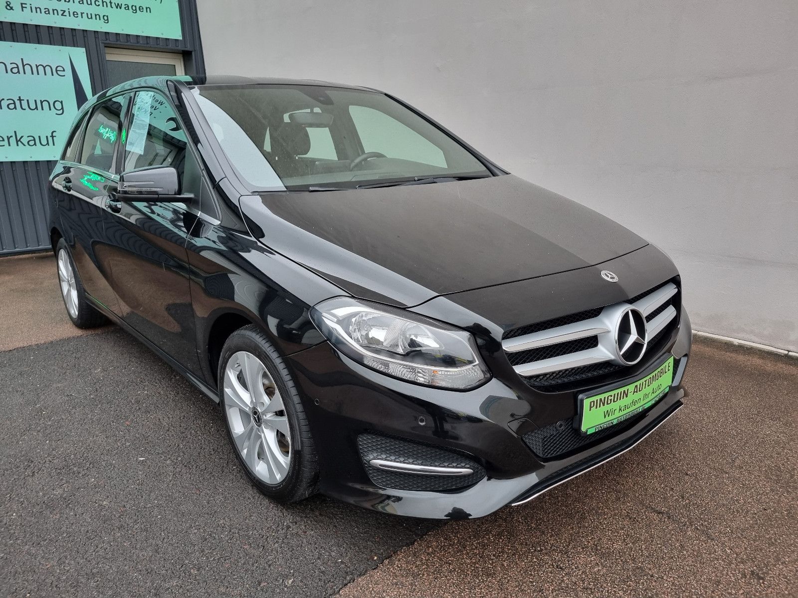 MERCEDES-BENZ B 180