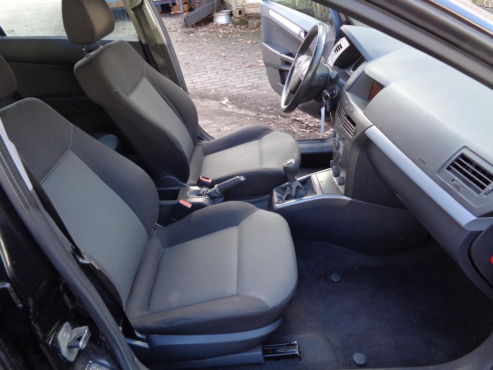 Opel Astra 2005 — photo 9