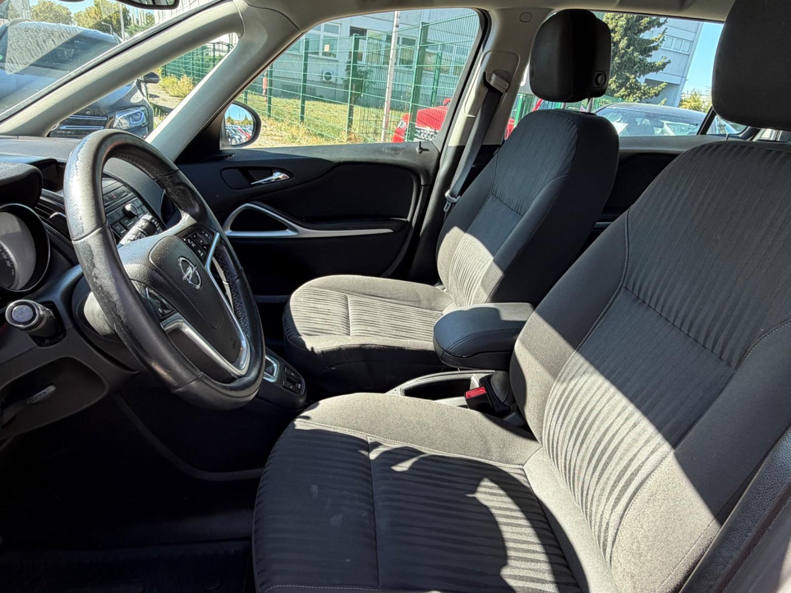 Opel Zafira 2015 — фото 8