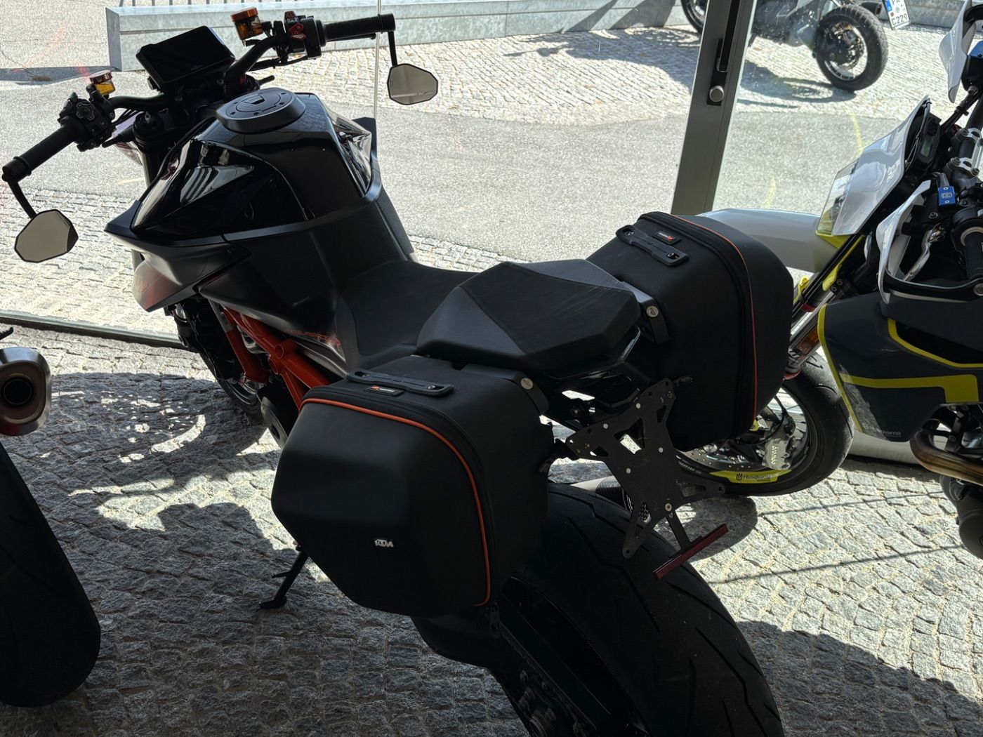 Fahrzeugabbildung KTM 1290 Super Duke R Tech Pack, Mivv ESD, Koffer