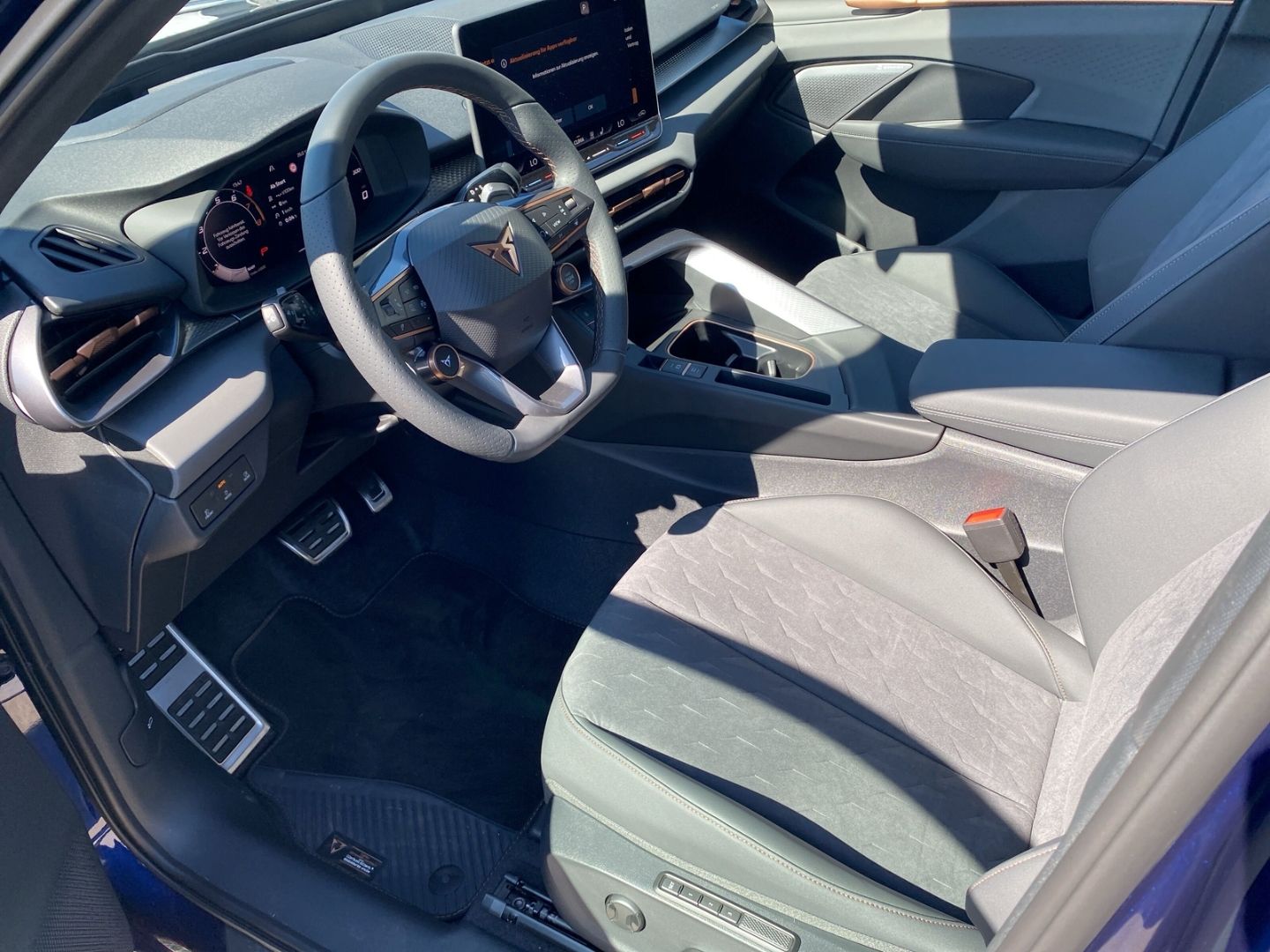 Fahrzeugabbildung CUPRA Terramar 1.5 eTSI*HUD*NAVI*SHZ*LED*AHK*