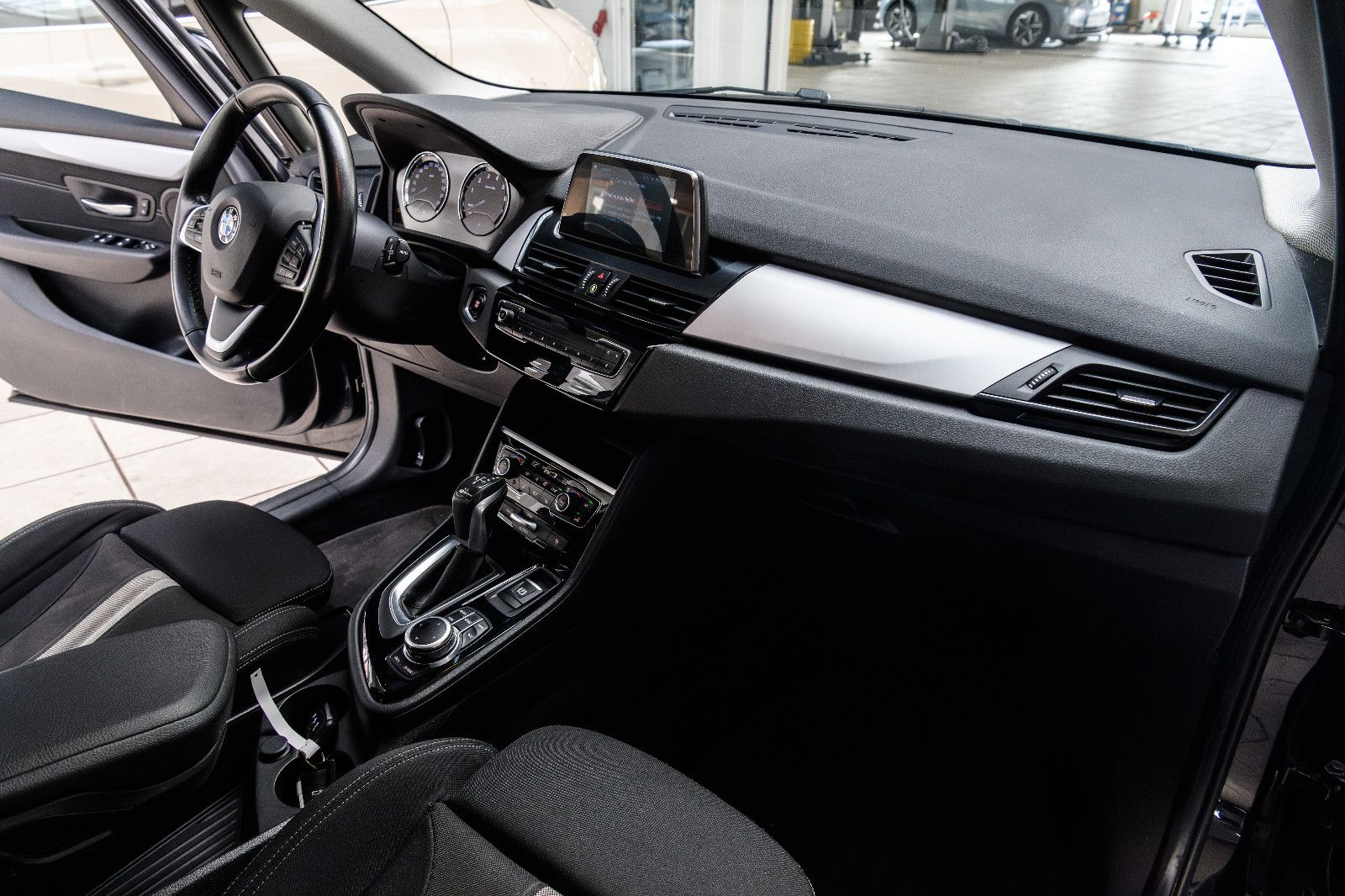 Fahrzeugabbildung BMW 2er Active Tourer 225 xe Advantage Kamera 165kw