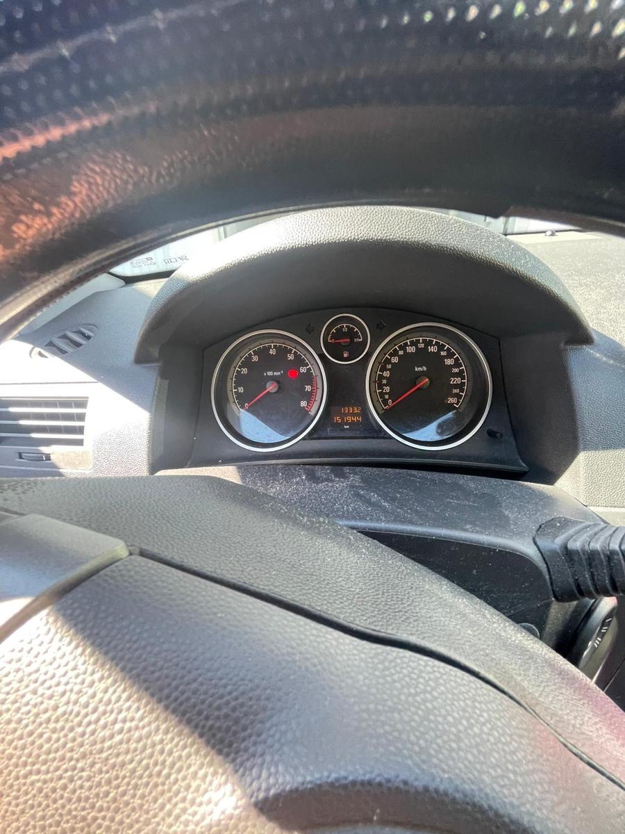 Opel Astra 2004 — interior