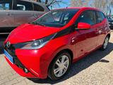 Toyota Aygo x-play*1.HD*Aut*40.TKM*Kamera*TÜV NEU - Toyota in Berlin: Aygo
