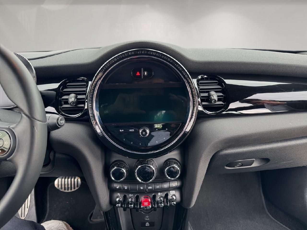 Fahrzeugabbildung MINI Cabrio Cooper John Cooper Works Trim