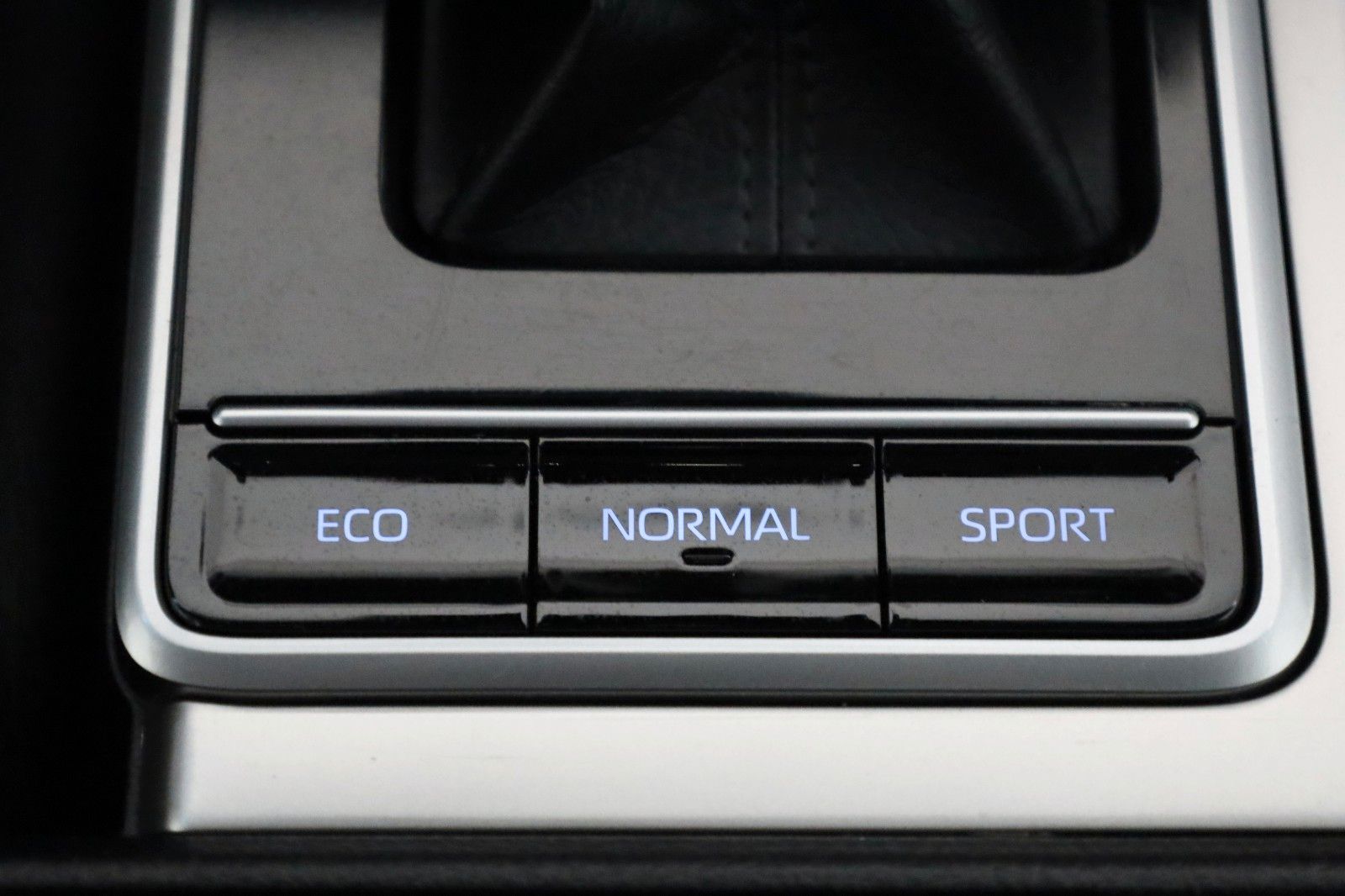 Fahrzeugabbildung Toyota Land Cruiser Comfort,LED, ACC,Mirrorlink, Kamera