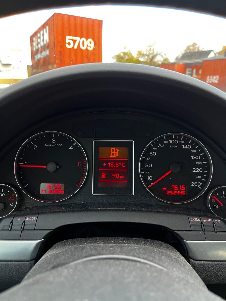 Audi A4 2005 — interior