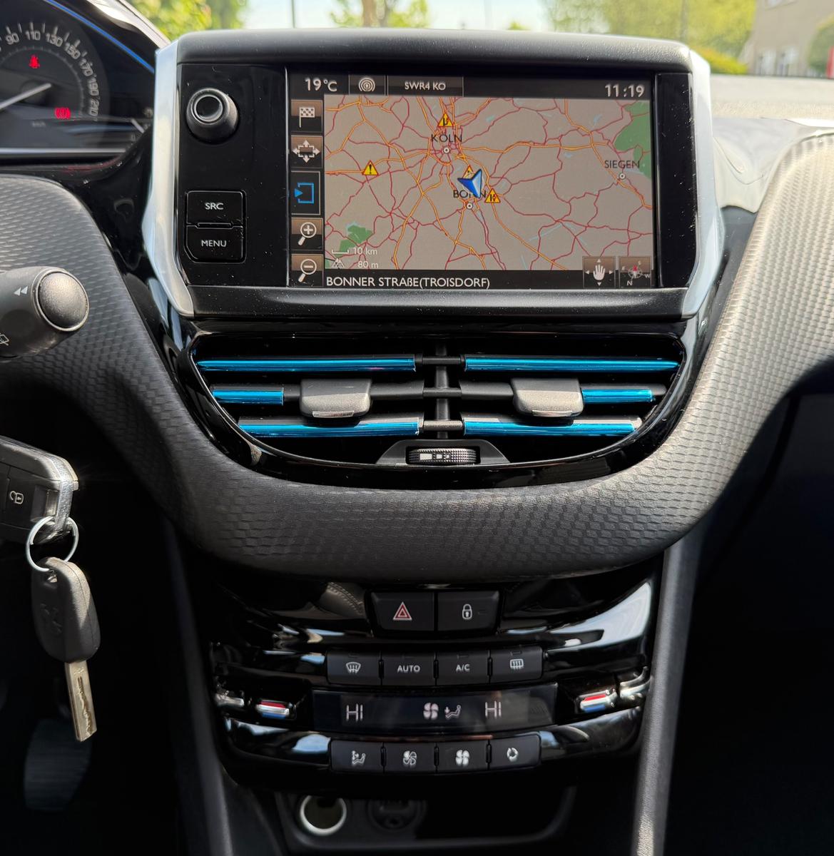 Peugeot 2008 Allure/TÜV Neu/Navi/PDC
