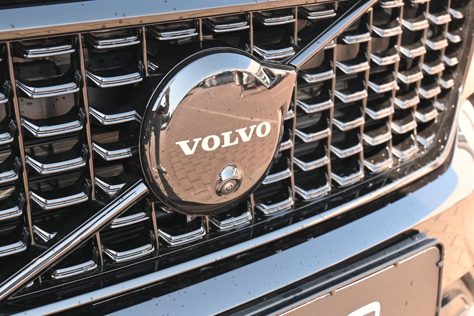 Fahrzeugabbildung Volvo XC40 B4 DKG Plus Black Edition*FSHZG*360*ACC*AHK