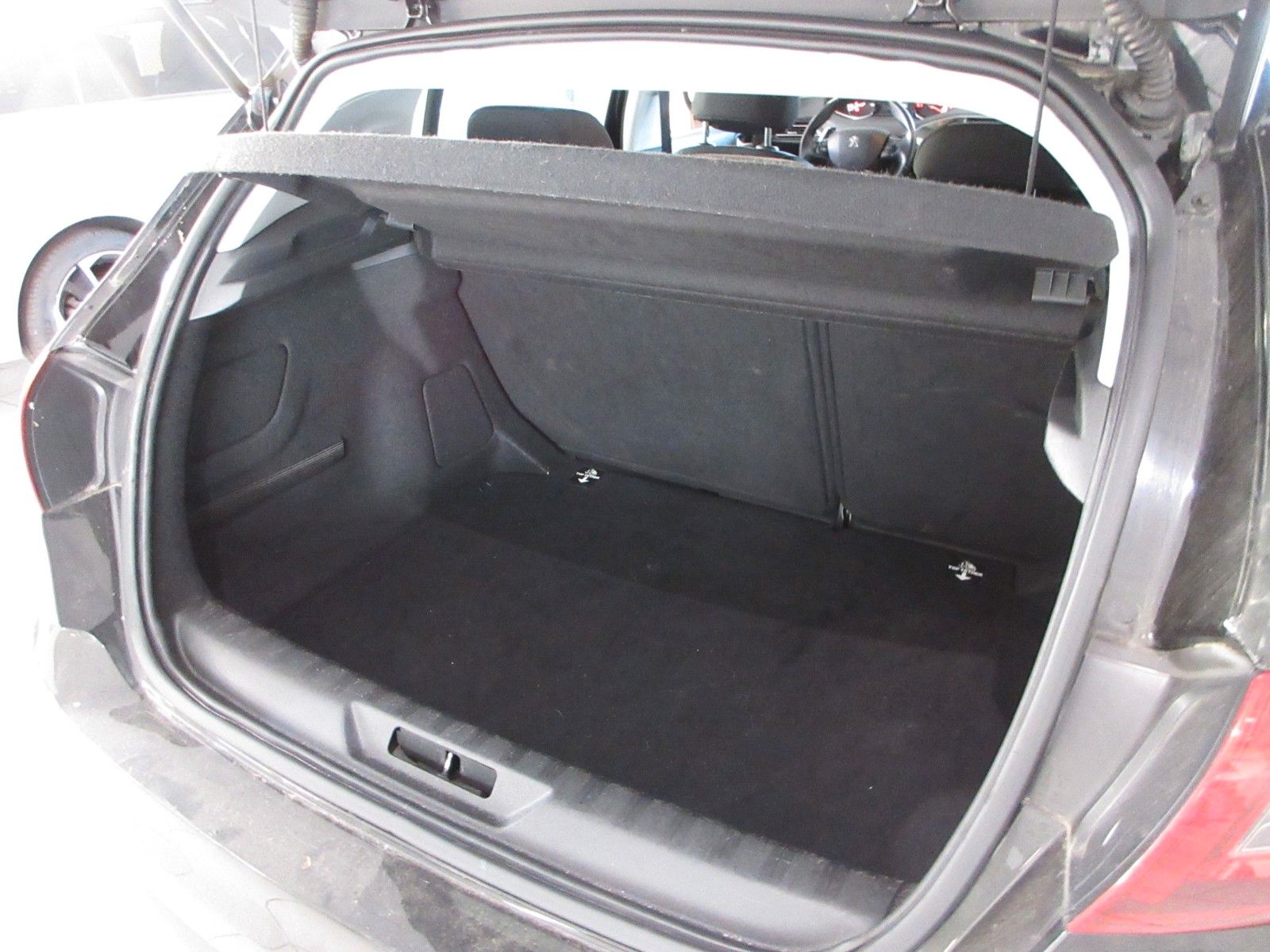 Fahrzeugabbildung Peugeot 308 Active Pack 1.2T LED/NAVI/PDC/TEMPOMAT