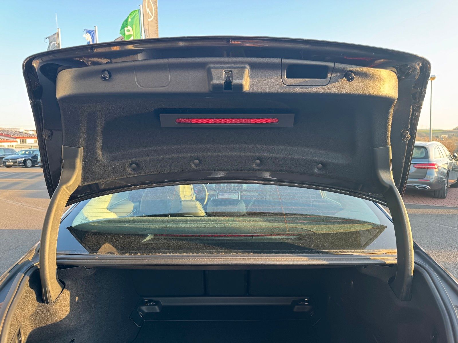 Fahrzeugabbildung Mercedes-Benz C 200 Limo+Leder+LED+Navi+DAB+ESD