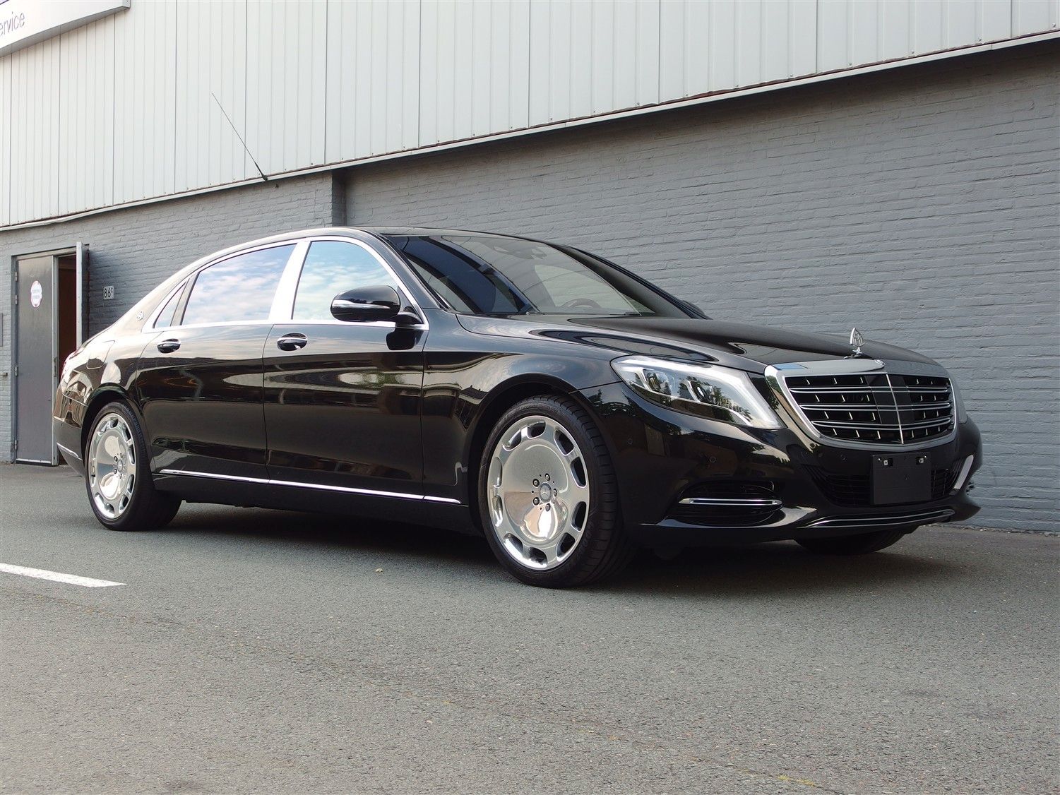 MERCEDES-BENZ S500 Maybach Limousine (Schwarz/Schwarz)