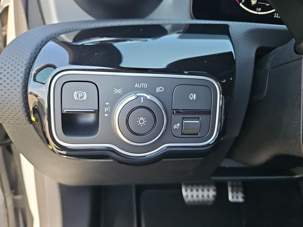 Fahrzeugabbildung Mercedes-Benz A 250 e ++SPECIAL-EDITION+AMG+MULTI+AHK+SOUND++