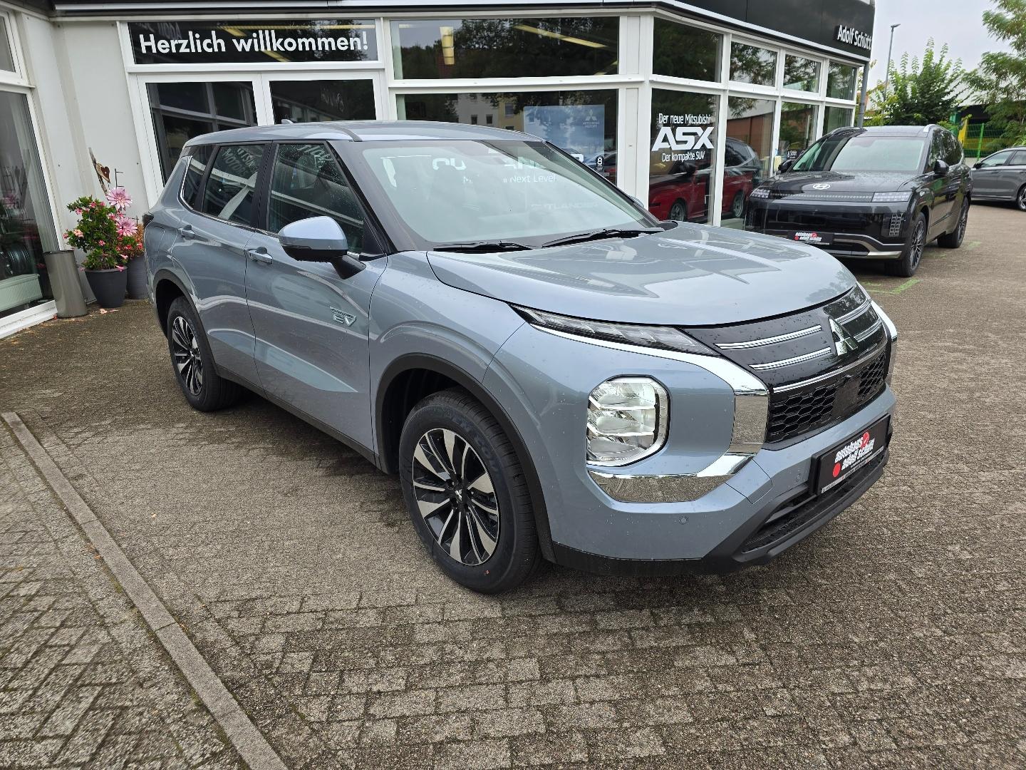 Mitsubishi Outlander 2.4L PHEV BASIS
