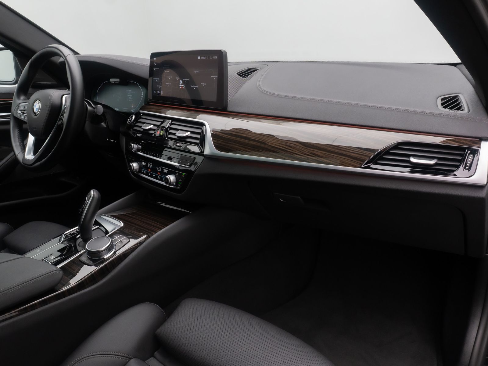 Fahrzeugabbildung BMW 520d Sport Kamera DAB Alarm Leder Panorama H/K