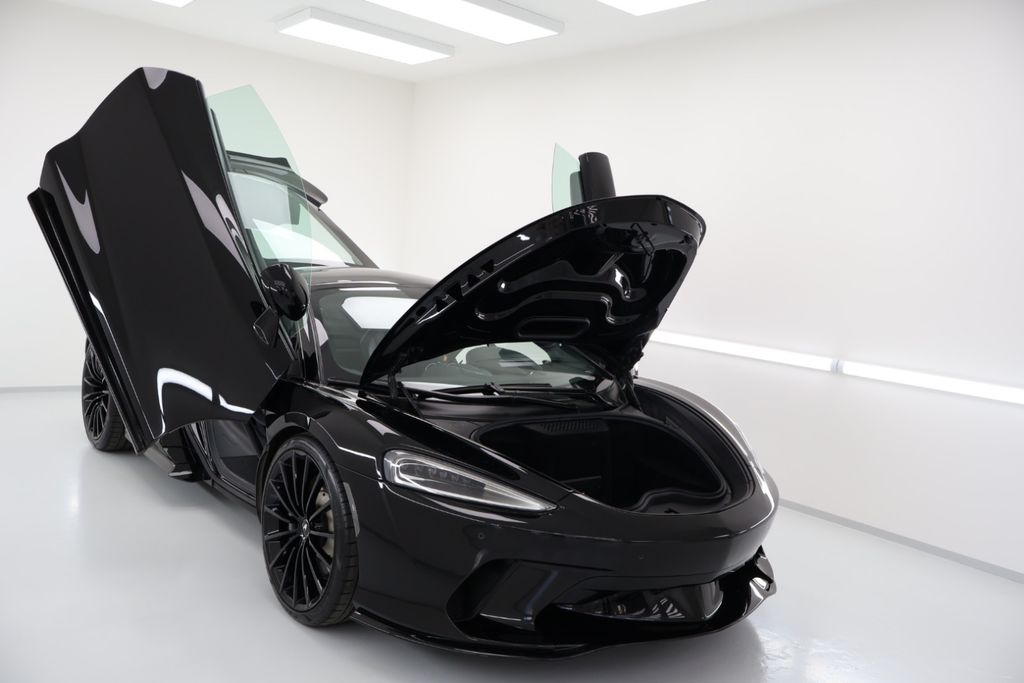McLaren GT