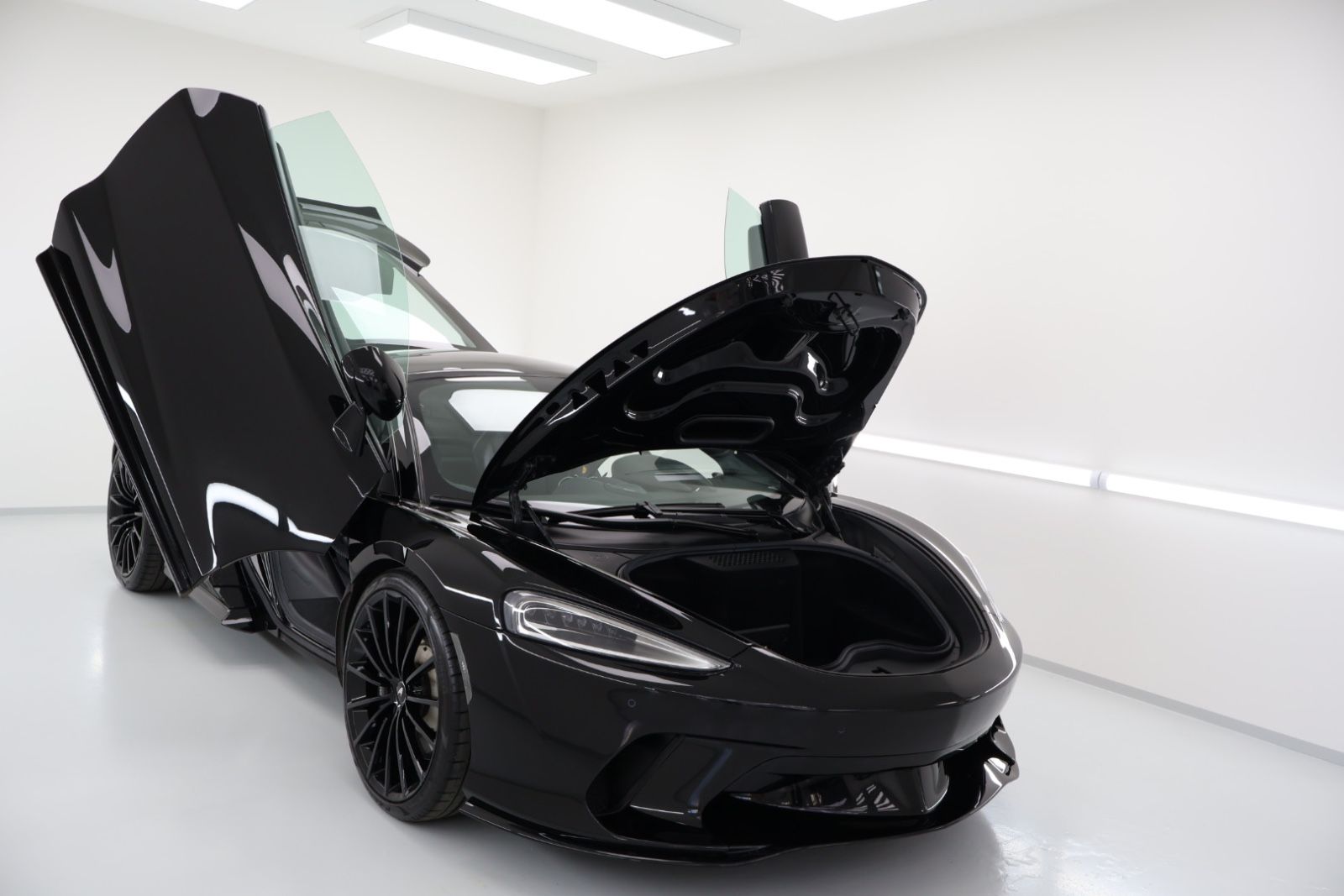 MCLAREN GT
