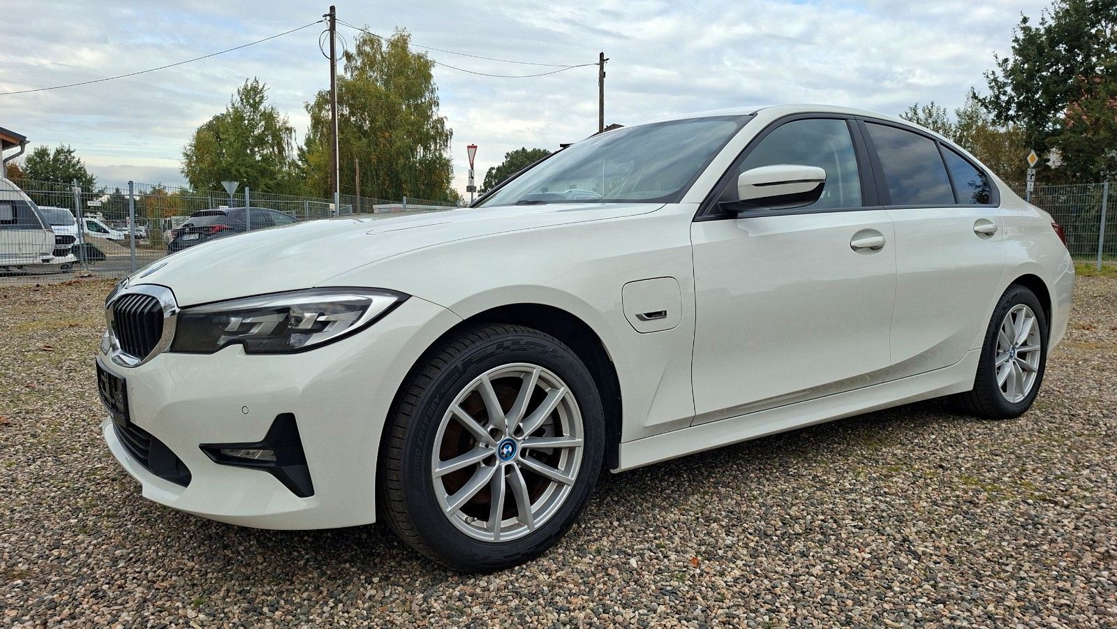 BMW 320 e Limousine Advantage AHK LED NAVI PDC imagem 3