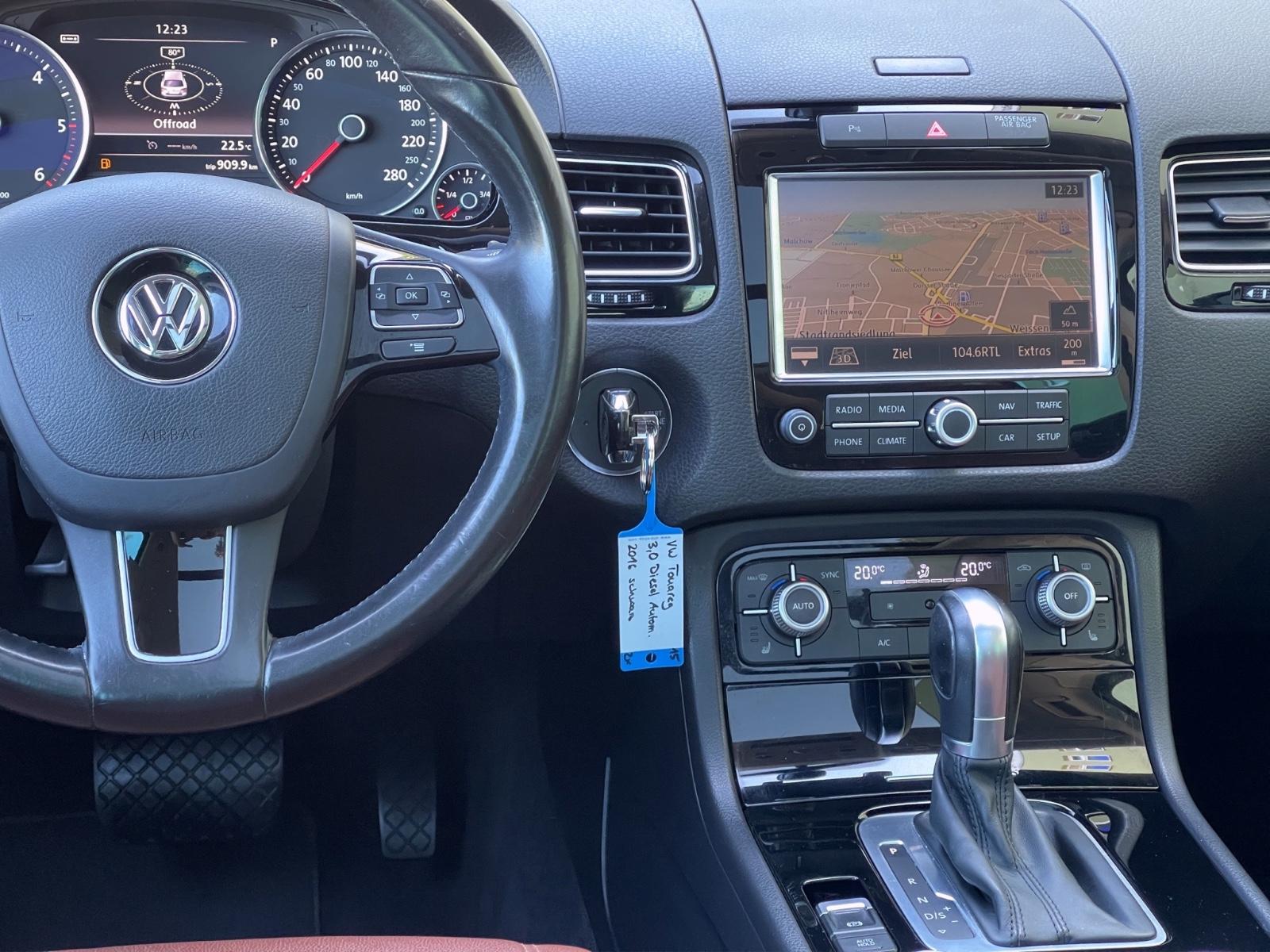 Volkswagen TOUAREG V6 TDI 4 MOTION LEDER PANORA SCHECKHEFT