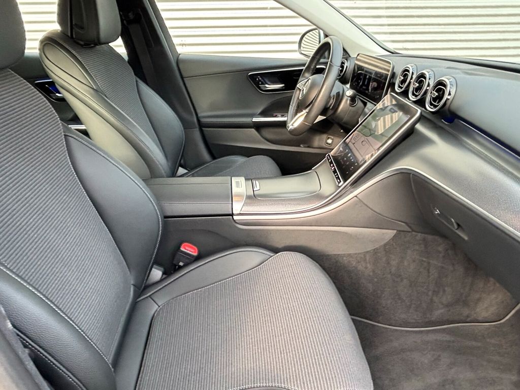 MERCEDES-BENZ C-Class 2025