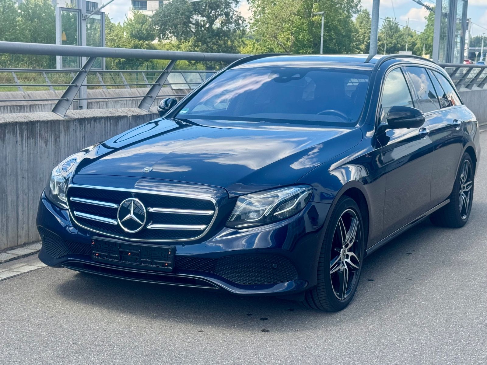 MERCEDES-BENZ E 350d T AVANTGARDE 9G Widescreen  Standheizung