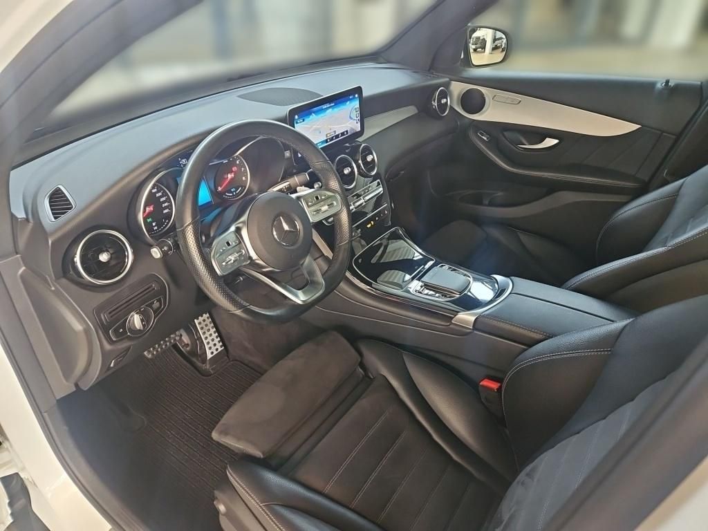 Fahrzeugabbildung Mercedes-Benz GLC 200 4M AMG Pano LED SHZ Sport el.Heck Ambie.