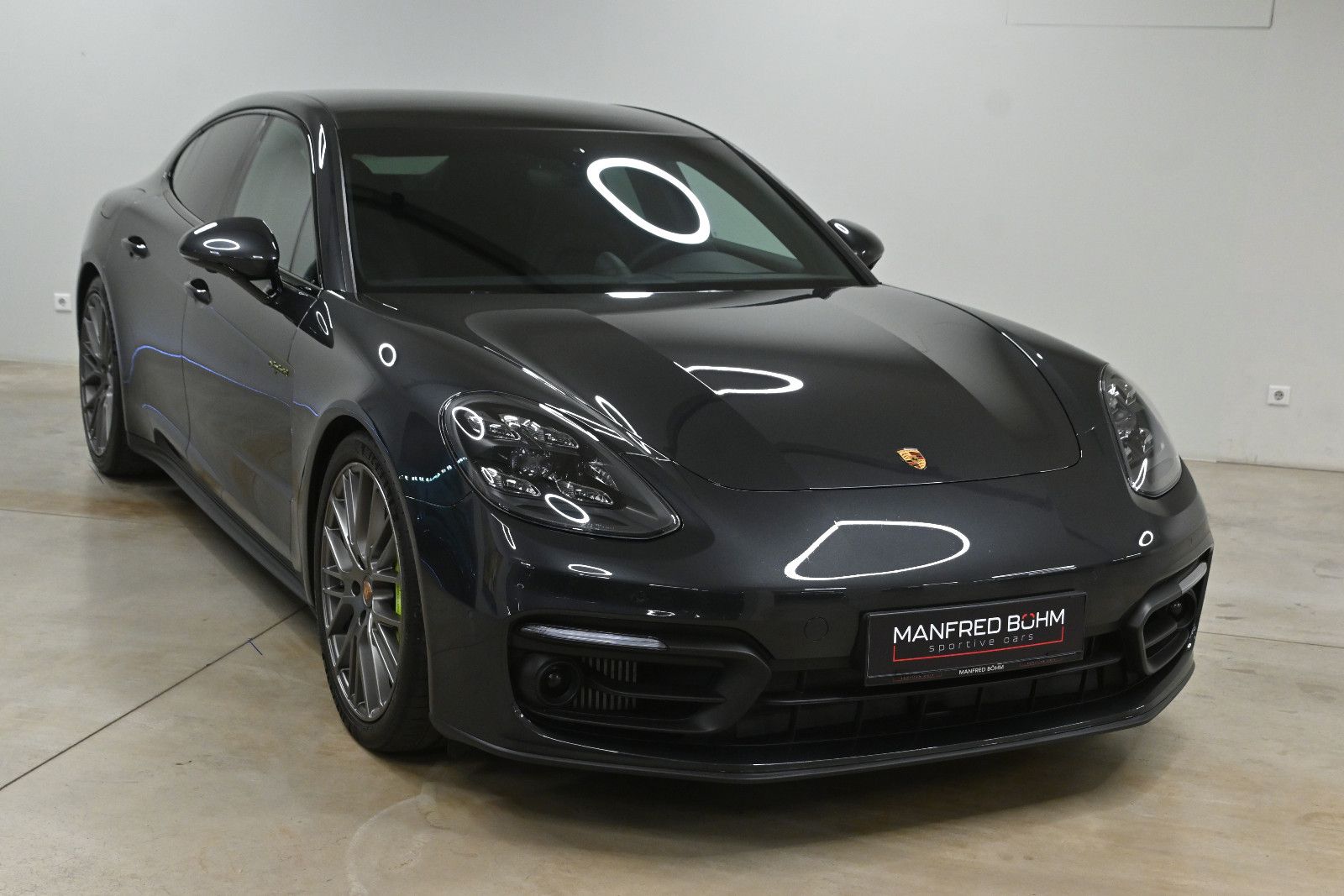 Porsche Panamera 4 E-Hybrid Platinum Edition imagem 2