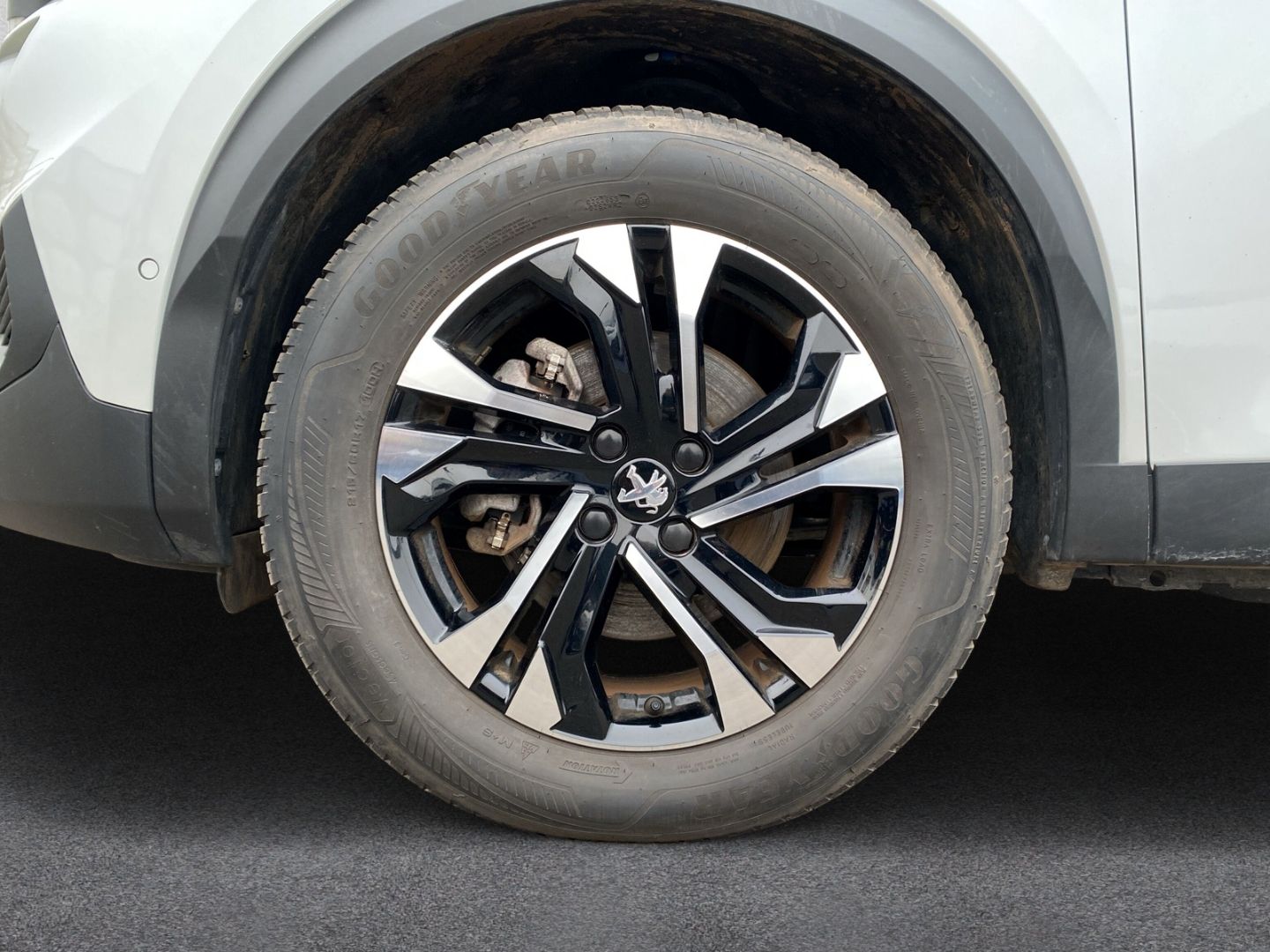 Fahrzeugabbildung Peugeot 2008 e- GT Elektromotor 136