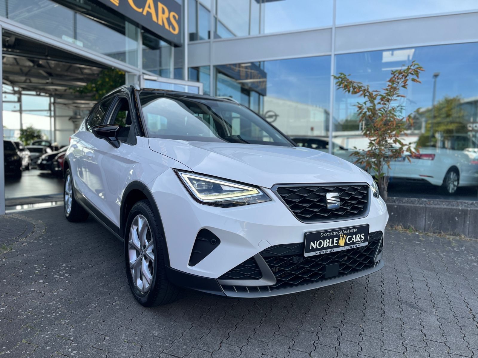 Fahrzeugabbildung SEAT ARONA  1.5 TSI DSG FR ACC LED NAV RFK SHZ 17"