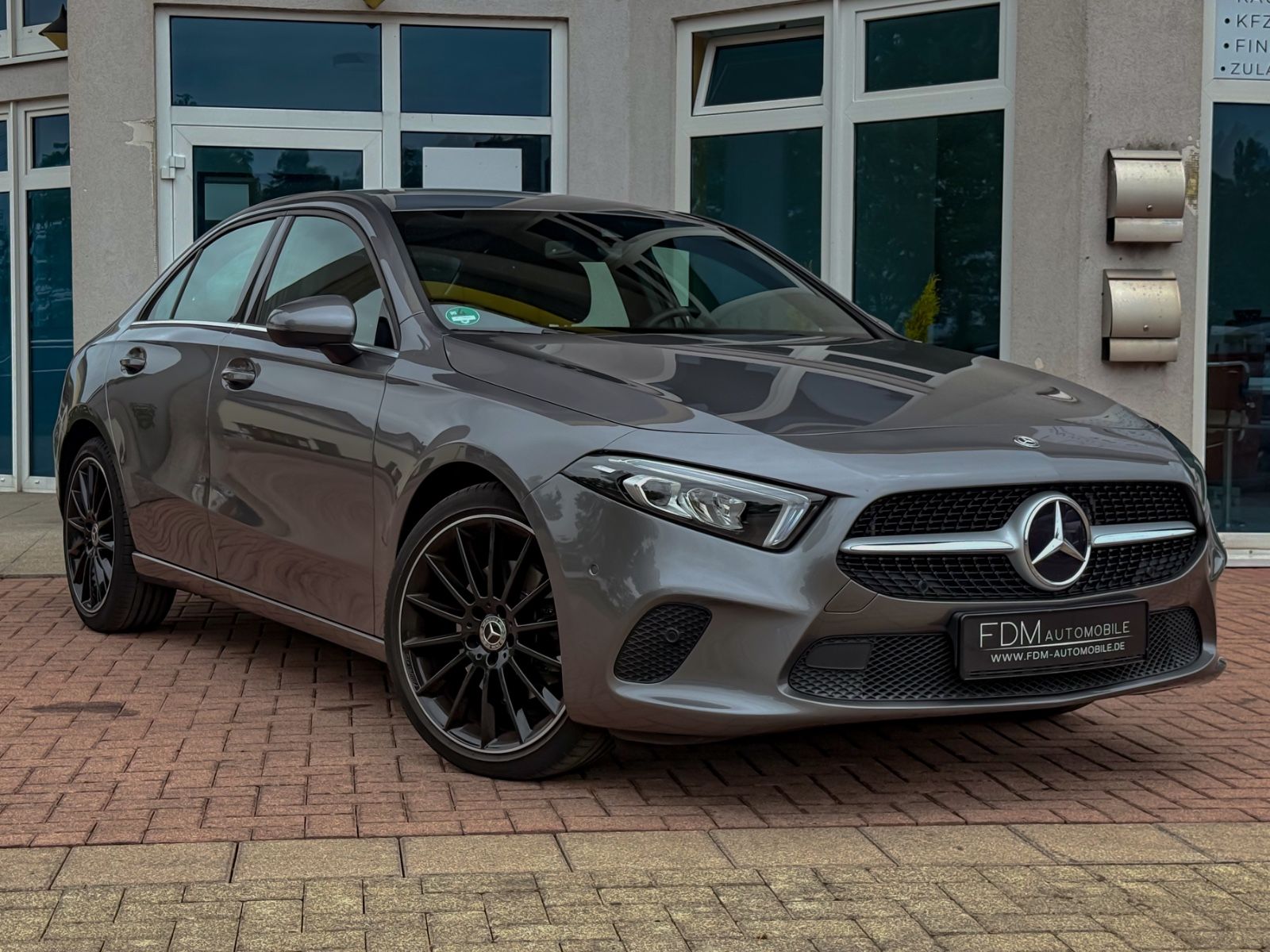 MERCEDES-BENZ A 220/LIMO/AMBIENTE/MBUX/360PDC/NAVI/SHZ