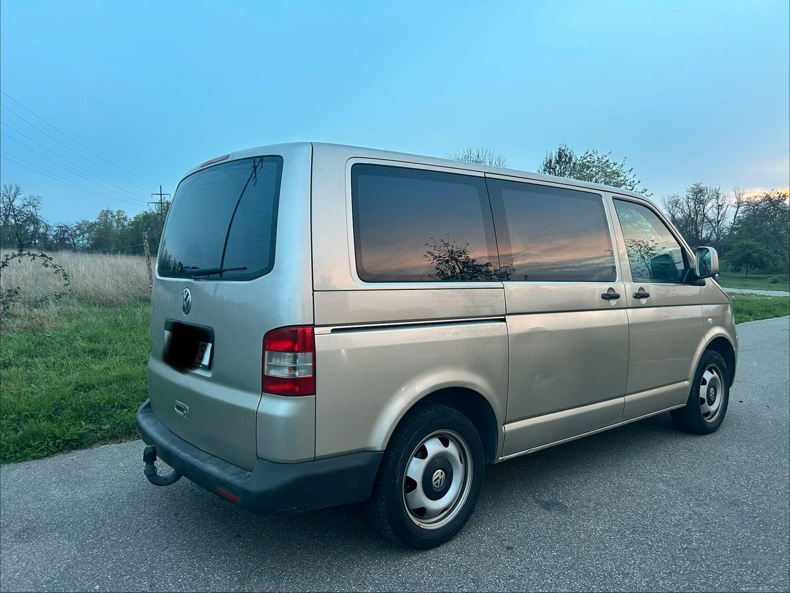Volkswagen Transporter 2006 — interior
