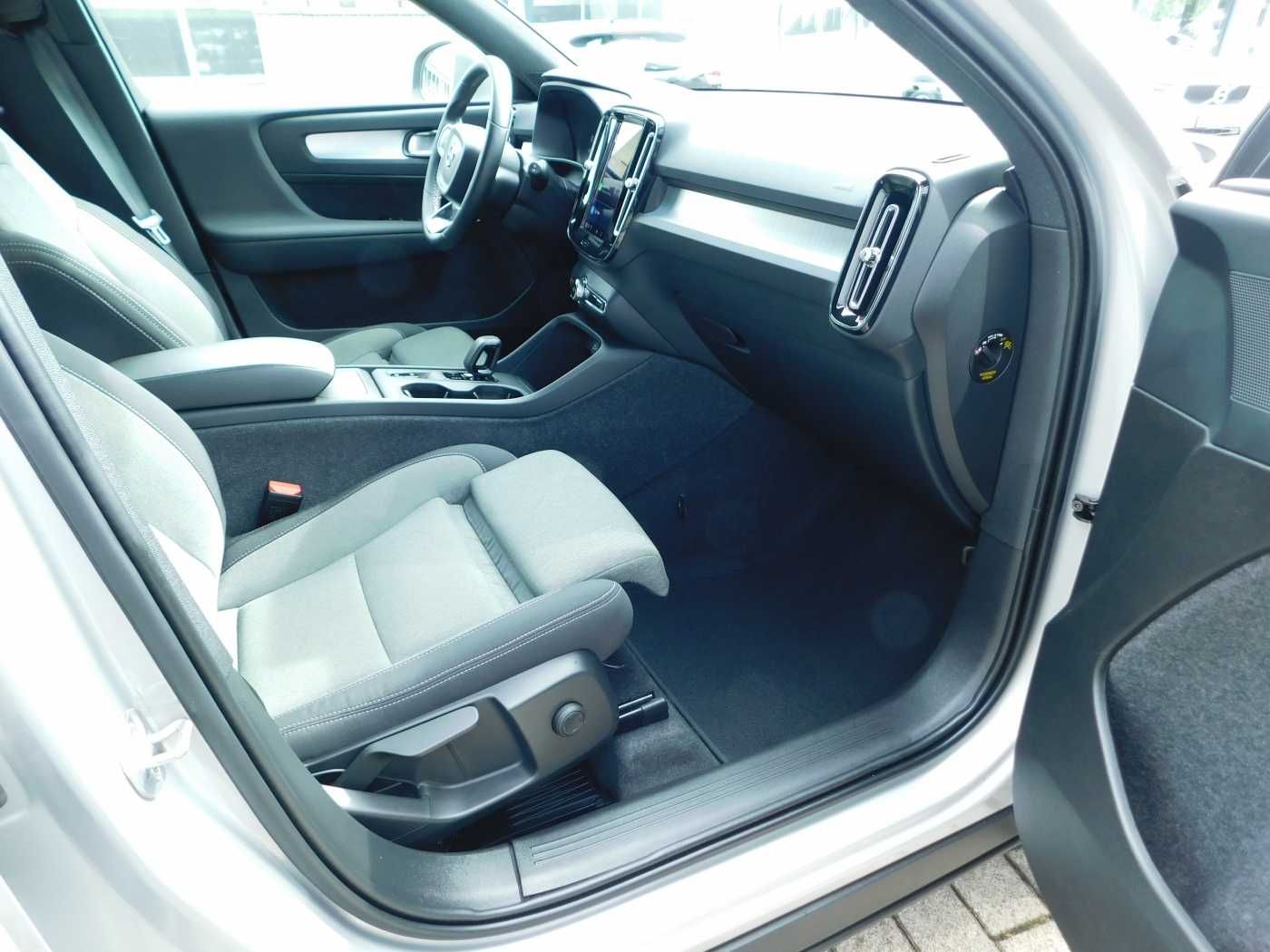 Fahrzeugabbildung Volvo XC40 B4 B DKG Core 'ACC, BLIS, AHK'