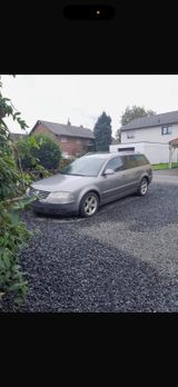 Volkswagen VW Passat 2.5 Diesel - Volkswagen Passat mit Diesel-Antrieb: Navigationssystem, Kombi, Automatik, 2.5