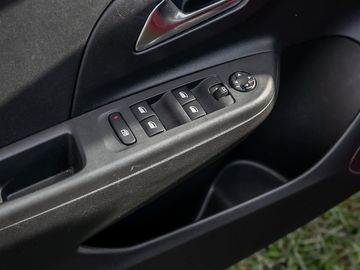 Opel Corsa F 1.2 Edition Sicht-Paket Sitzheizung