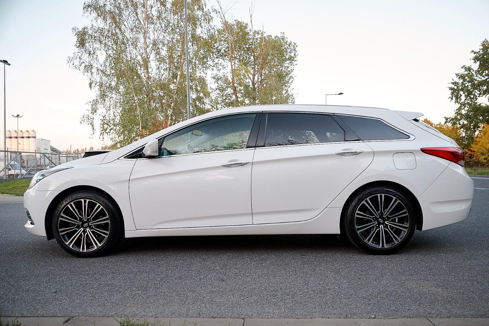 Hyundai i40 2015 — вигляд ззаду