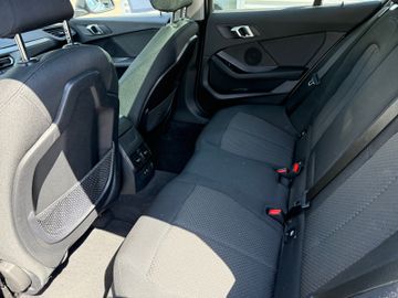 BMW 118 i AdvantageSport+LED+Pano+Navi+VirtCock+SHZ