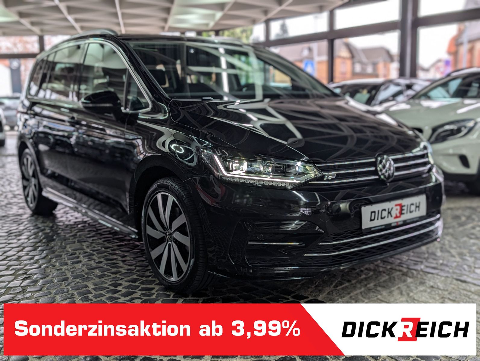 Fahrzeugabbildung Volkswagen Touran R-LINE HIGHLINE BLACK PANO AHK 7S KINDERS
