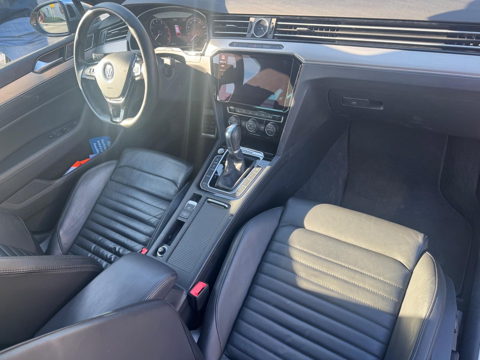 Volkswagen AUT/360°KAMERA/PANO/LEDER/LHZ/HUD/SHZ-V-H/KEYLES