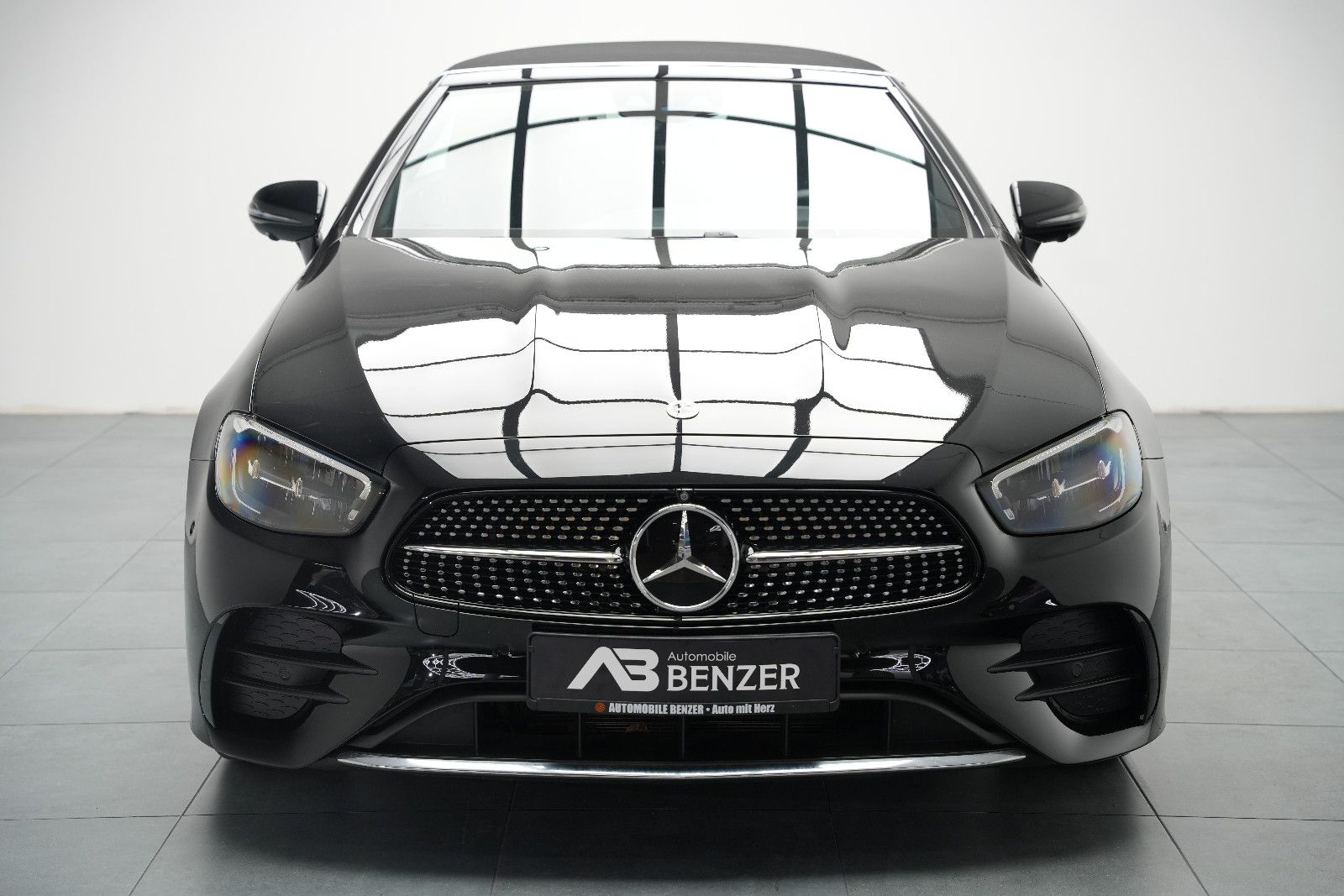 Fahrzeugabbildung Mercedes-Benz E 450 Cabrio AMG/BURMESTER/HUD/AMBIENTE/MASSAGE/