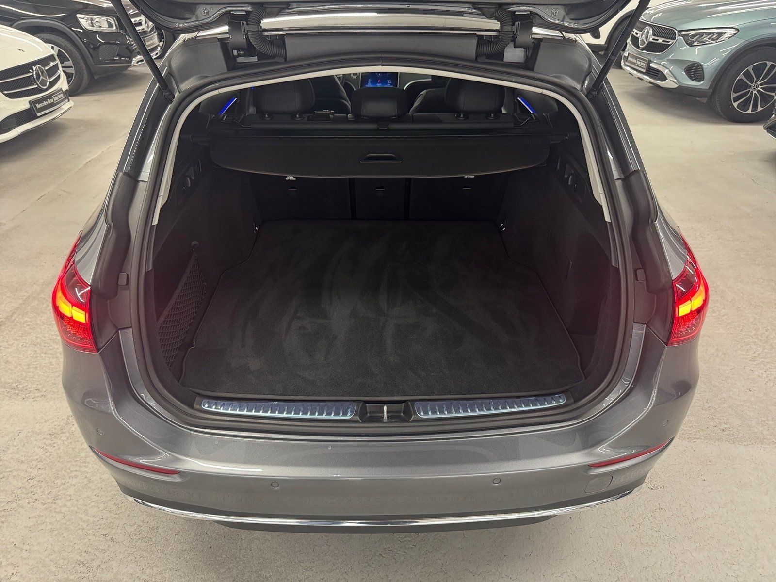 Fahrzeugabbildung Mercedes-Benz C 200 T Avantgarde*Pano*Totwin*LED*Kamera*CarPl*
