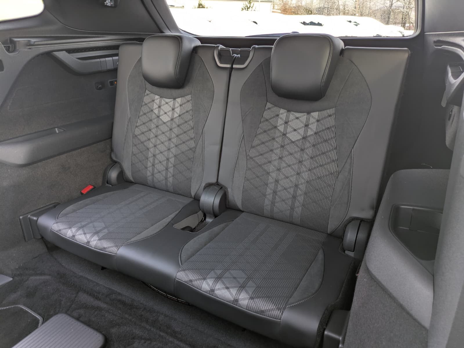 Fahrzeugabbildung Volkswagen Tayron 2.0 TDI 4M R-Line 7Si*MATRIX*AHK*PANO*HUD