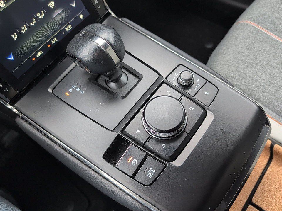 Fahrzeugabbildung Mazda MX-30 EV eSKY 35kWh MAKOTO PREM-P GARANTIE-02/29