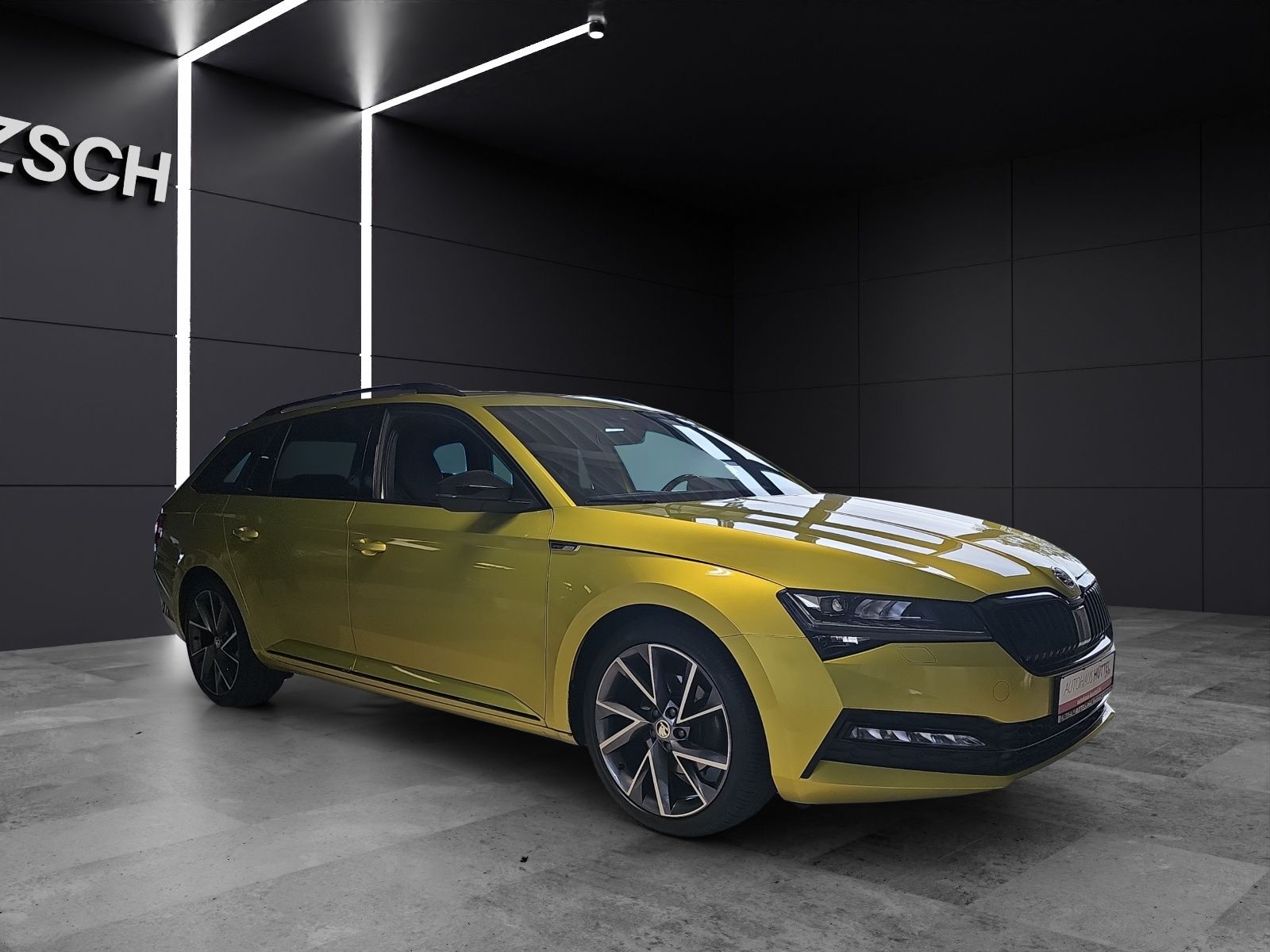 Fahrzeugabbildung SKODA Superb Combi Sportline 2.0 TSI DSG AHZV DCC ACC