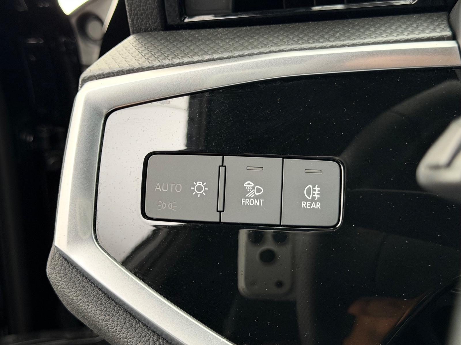 Audi Q3 35 TDI*S LINE*LED-R.KAM-AHK-SHD-MMI-KESSY — 32